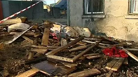 Pożar w kamienicy, dwie osoby ranne