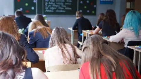 Senator Bonkowski o podwójnym roczniku: można się uczyć w domu
