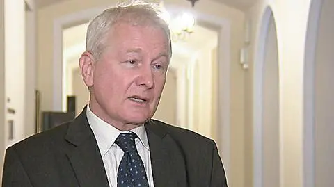 Konstanty Miodowicz na neurochirurgii. Jest po operacji