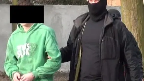 Grozili i zerwali szaliki kibicom. Zostali zatrzymani