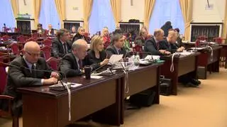 Budżet na 2014 uchwalony w bólach