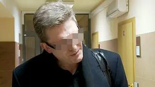 B. jest autorem kontrowersyjnych filmów dokumentalnych