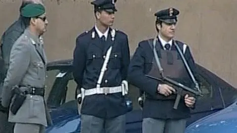 Karabinierzy rozbijają mafię z Foggii