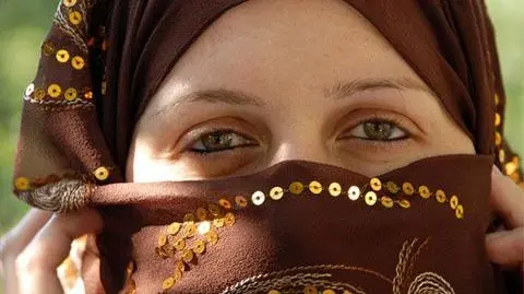 Burka dzieli Francuzów