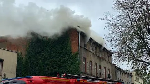 Pożar w Inowrocławiu. Zginęła matka i jej trzy córki (materiał "Faktów" TVN)