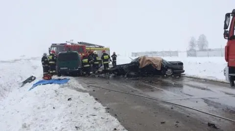 Wypadek pod Świdnicą. Nie żyje kierowca jaguara