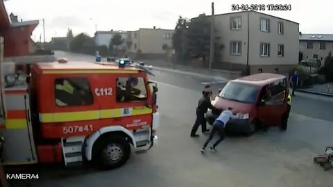 Fire truck was blocked by a badly-parked van