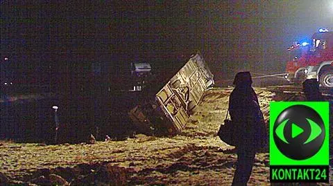 "Spadaliśmy..." Autokar w rowie, jedna osoba nie żyje