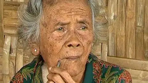 W Indonezji jedzą ziemię!