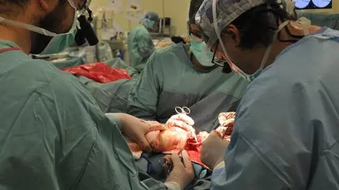 Pionierski zabieg trwał 13 godzin