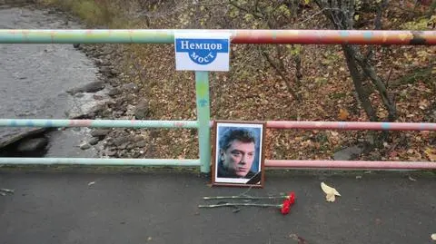 Ołtarzyk w miejscu zabójstwa Niemcowa przetrwał rok