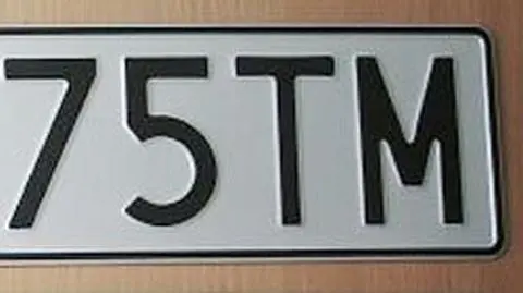 Samochody wyschły, tablice zostały w wodzie