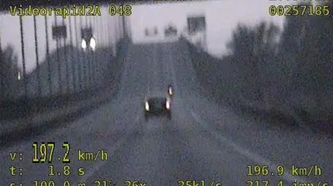 197 km/h, 1,8 promila. 
Przyznał, że pił piwo