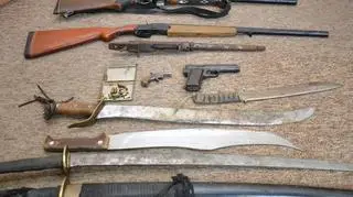 Na posesji znaleziono broń i materiały wybuchowe