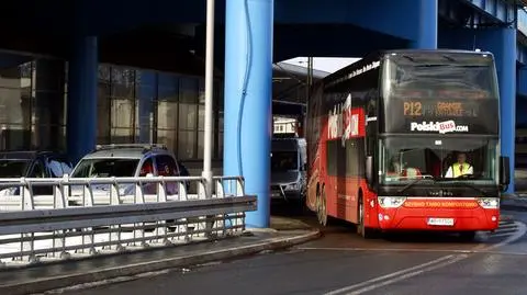 Pasażerka złapała za kierownicę autobusu podczas jazdy