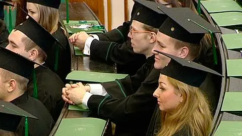 Przegląd prasy: Doktorantów na potęgę. Ale tytuł tylko dla jednego z ośmiu