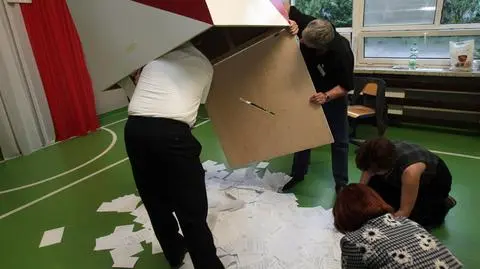 Sfałszowane karty w urnie