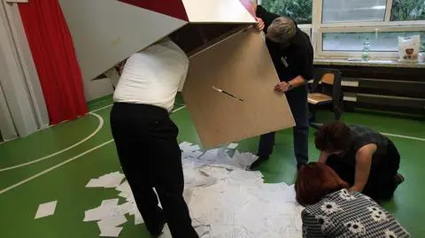 163 fałszywe karty w urnie