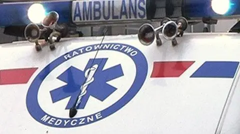 Troje dzieci w dachującej ładzie