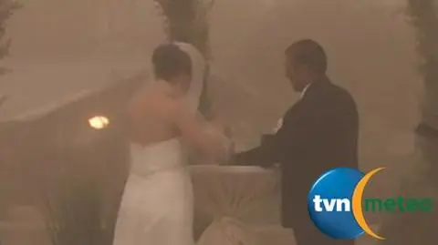 Powiedzieli sobie "tak" w burzy piaskowej