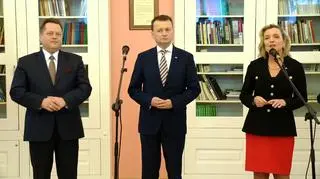 Na spotkaniu pojawiły się osoby z plakietkami KOD-u, które zaczęły zakłócać otwarcie okrzykami