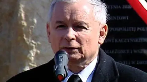 Prezes PiS odsłonił pomnik smoleński