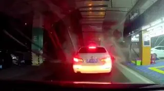 Sufit zawalił się na odcinku kilkunastu metrów