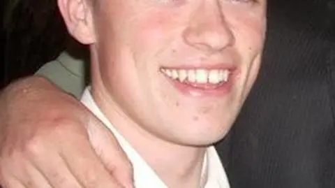 Nolan James ma 21 lat