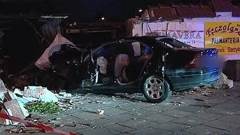 Wbił mercedesa w mur klasztoru