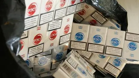 Pięcioosobowa rodzina i dwóch celników w gangu papierosowym?