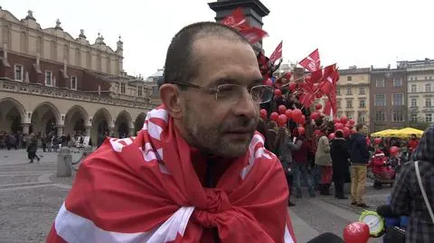 Ks. Jacek Stryczek prowadzi marsz wolontariuszy już po raz trzynasty