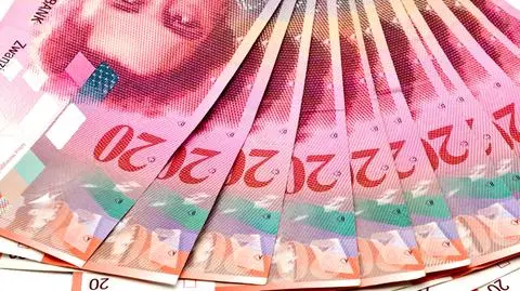 Szwajcarzy zamrozili miliony franków. Boją się greckiej afery