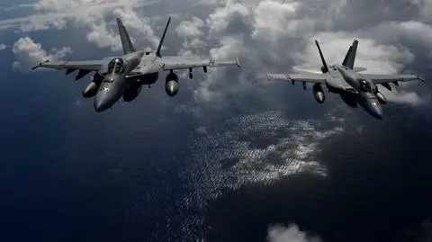 F/A-18 Hornet zderzyły się w powietrzu