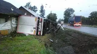 Ciężarówka uderzyła w dom