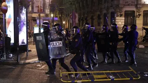 Gumowe kule przeciwko demonstrantom