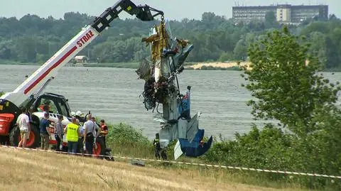 W Płocku podczas pokazów lotniczych samolot spadł do rzeki. Pilot nie przeżył