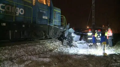 Świętokrzyskie. Kierowca skody wjechał pod pociąg