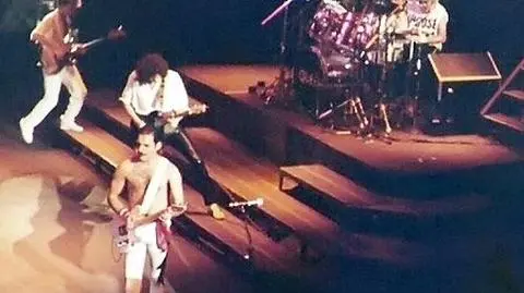 Freddie Mercury znów na scenie