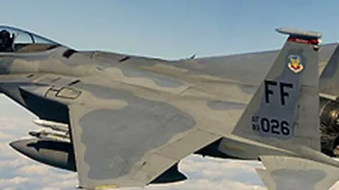 F-15 roztrzaskał się w pobliżu autostrady