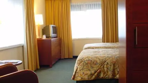 Włamywali się do pokoi hotelowych i kradli sprzęt elektroniczny