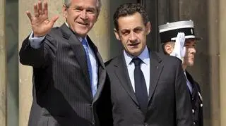  - Zamiast zatrzymywać się przy tym, co nas różni, stajemy się coraz bardziej zjednoczeni w naszych zainteresowaniach - podkreślił George Bush w Paryżu, który jest kolejnym miejscem na mapie europejskiego tournee prezydenta (APTN).