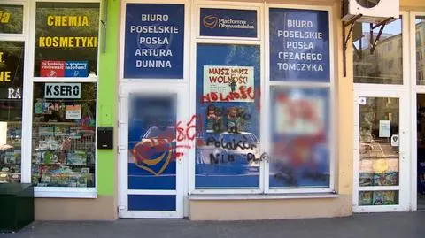 Unknown perpetrator sprayed nationalistic slogan on the entrance to Civic Platforms office