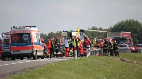 Tir uderzył w busa na trasie S3. Jedna osoba nie żyje, 11 rannych
