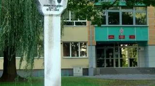 Pomnik Janka Krasickiego przed elbląską szkołą