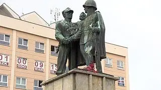 Pomnik przyjaźni polsko-radzieckiej w Legnicy był już m. in. oblewany farbą