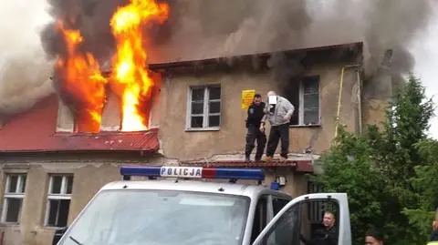 Strażnik miejski uratował mężczyznę z pożaru