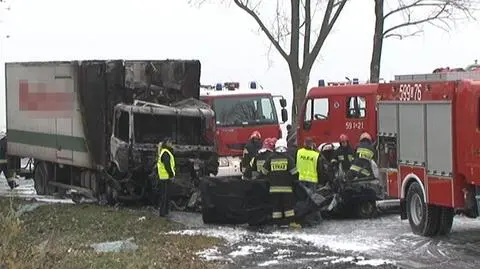 Zderzenie czterech aut. Dwie osoby nie żyją 