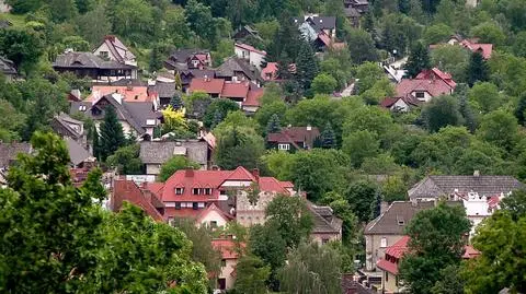 Przegląd prasy: Przybyło 100 nowych miast 