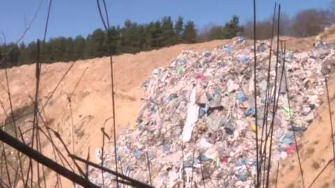 Góra śmieci pod Sulechowem. Tak rekultywują starą żwirownię