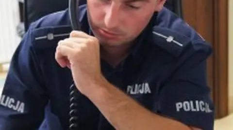 Dziecko zadławiło się żelkiem. Kierowca pomógł matce, policjant ratował przez telefon